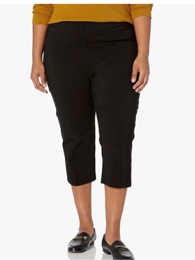 Briggs New York Plus-Size Pull-On Capri Pants in Black